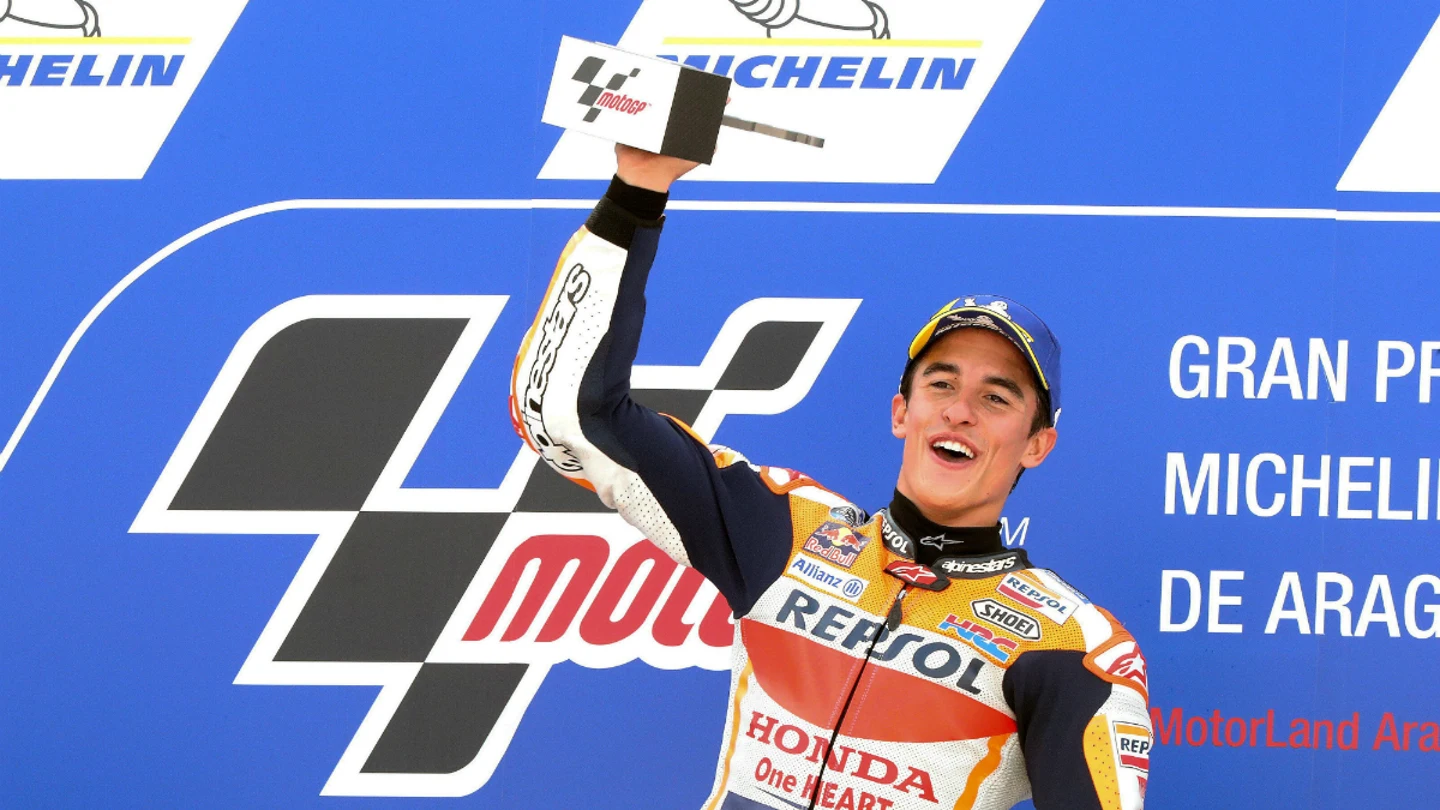 Marc Márquez celebra su triunfo en Aragón Marc Márquez celebra su triunfo en Aragón