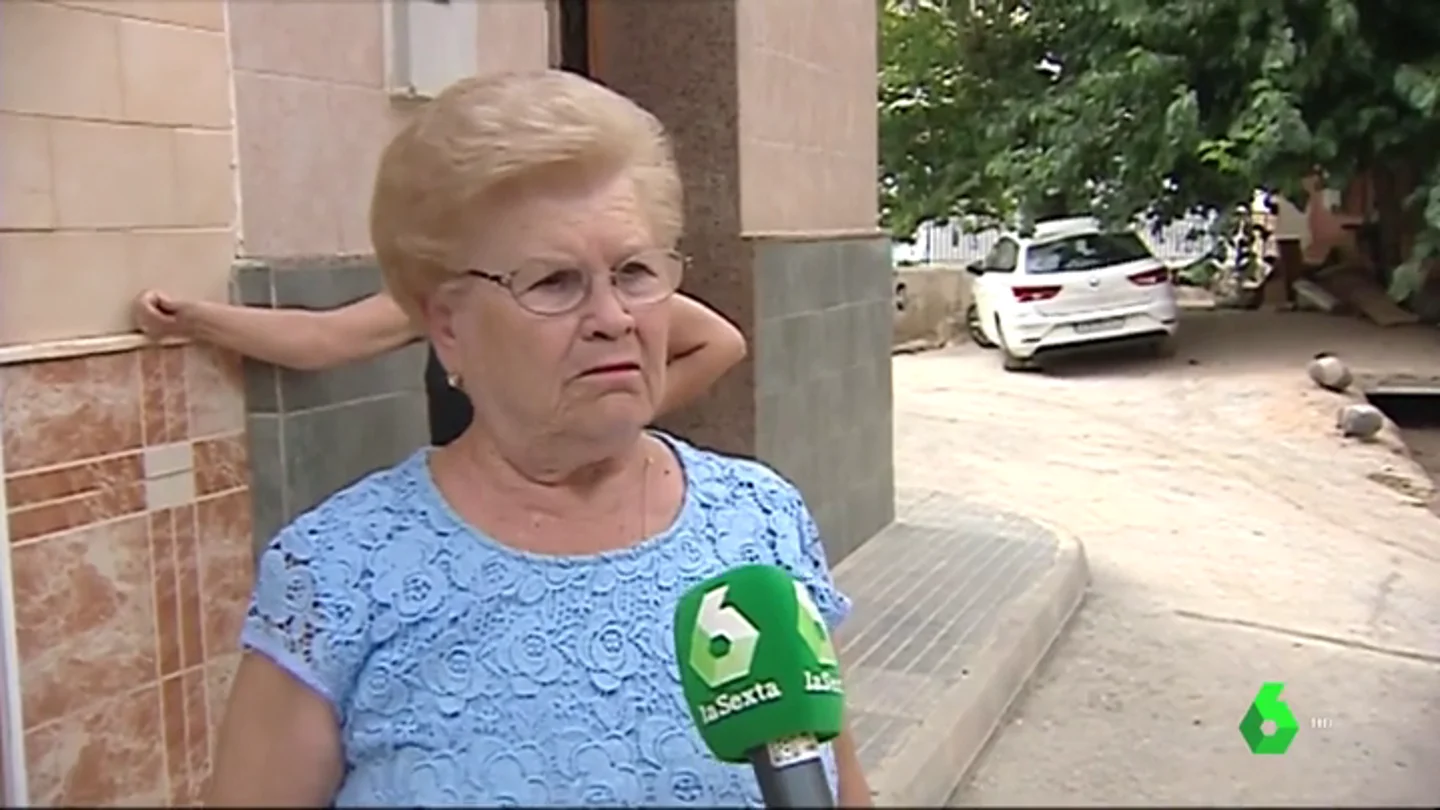 Imagen de una mujer que se ha quedado sin casa por las inundaciones Imagen de una mujer que se ha quedado sin casa por las inundaciones