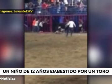 Un toro embiste a un niño tras caer de la grada en Tavernes de la Valldigna, en Valencia