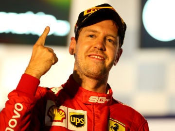 Vettel celebra una victoria Vettel celebra una victoria