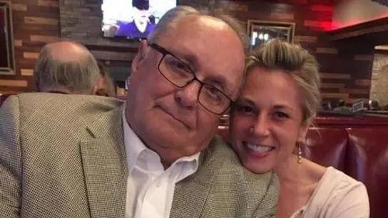 Natalie Coffey Bunting con su padre Natalie Coffey Bunting con su padre