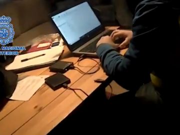 Detienen al líder de una red de intercambio de pornografía infantil Detienen al líder de una red de intercambio de pornografía infantil