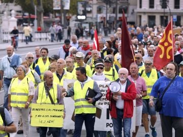 Concentración de pensionistas en Bilbao antes de salir en una marcha hacia Madrid Concentración de pensionistas en Bilbao antes de salir en una marcha hacia Madrid