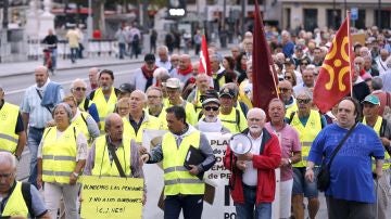 Concentración de pensionistas en Bilbao antes de salir en una marcha hacia Madrid