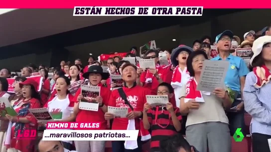 Lo nunca visto: 15.000 japoneses sorprenden cantando el himno de Gales en un entrenamiento Lo nunca visto: 15.000 japoneses sorprenden cantando el himno de Gales en un entrenamiento