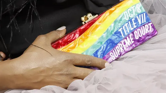 El bolso con mensaje reivindicativo de la actriz Laverne Cox El bolso con mensaje reivindicativo de la actriz Laverne Cox