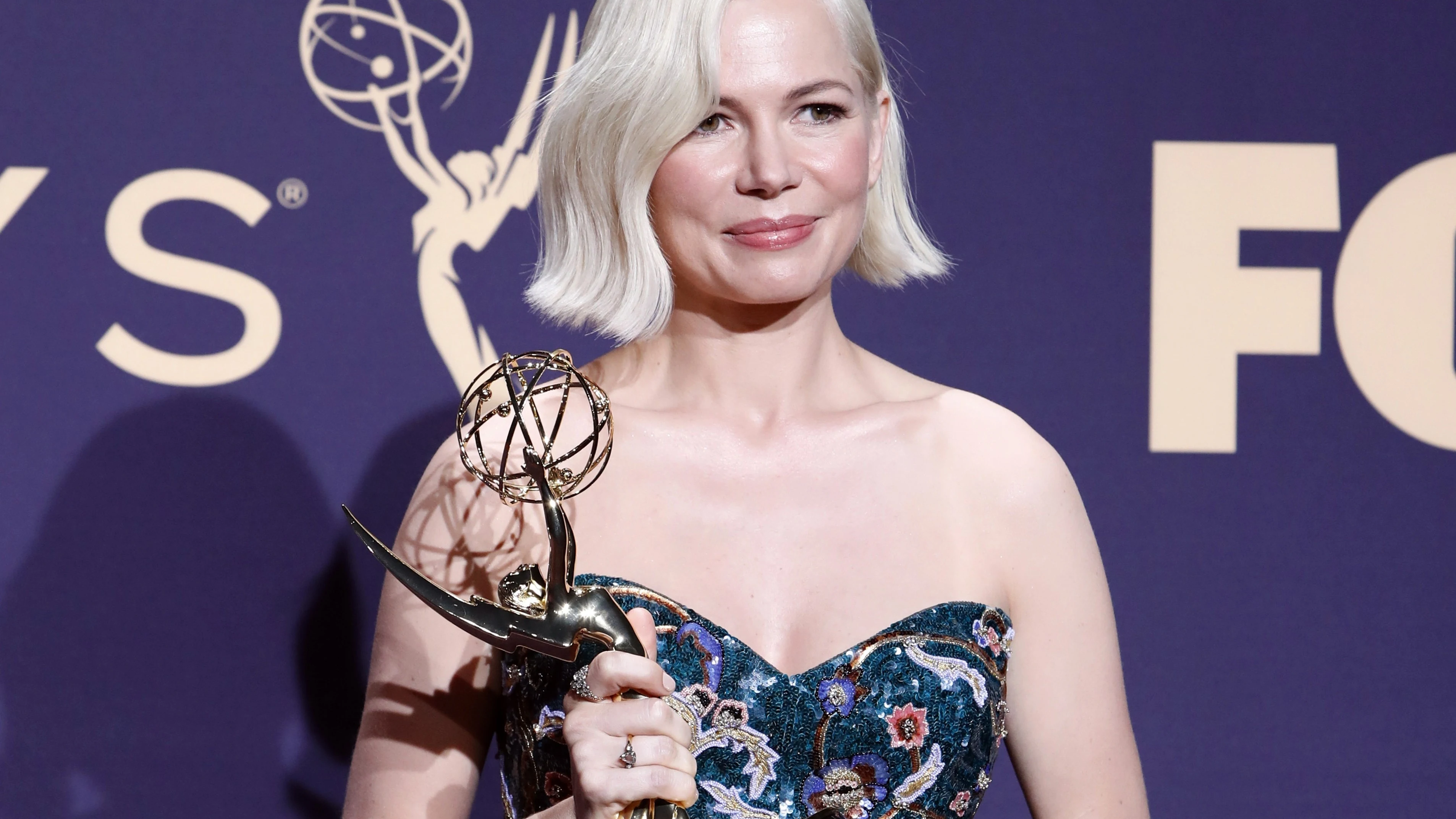 Michelle Williams exige en los Emmy igualdad salarial para las mujeres