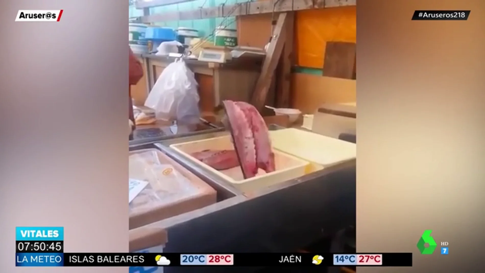 El insólito vídeo de un pez que sigue 'vivo' cortado por la mitad y sin órganos