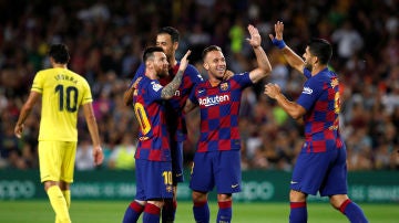 Los jugadores del Barça celebran el gol de Arthur contra el Villarreal