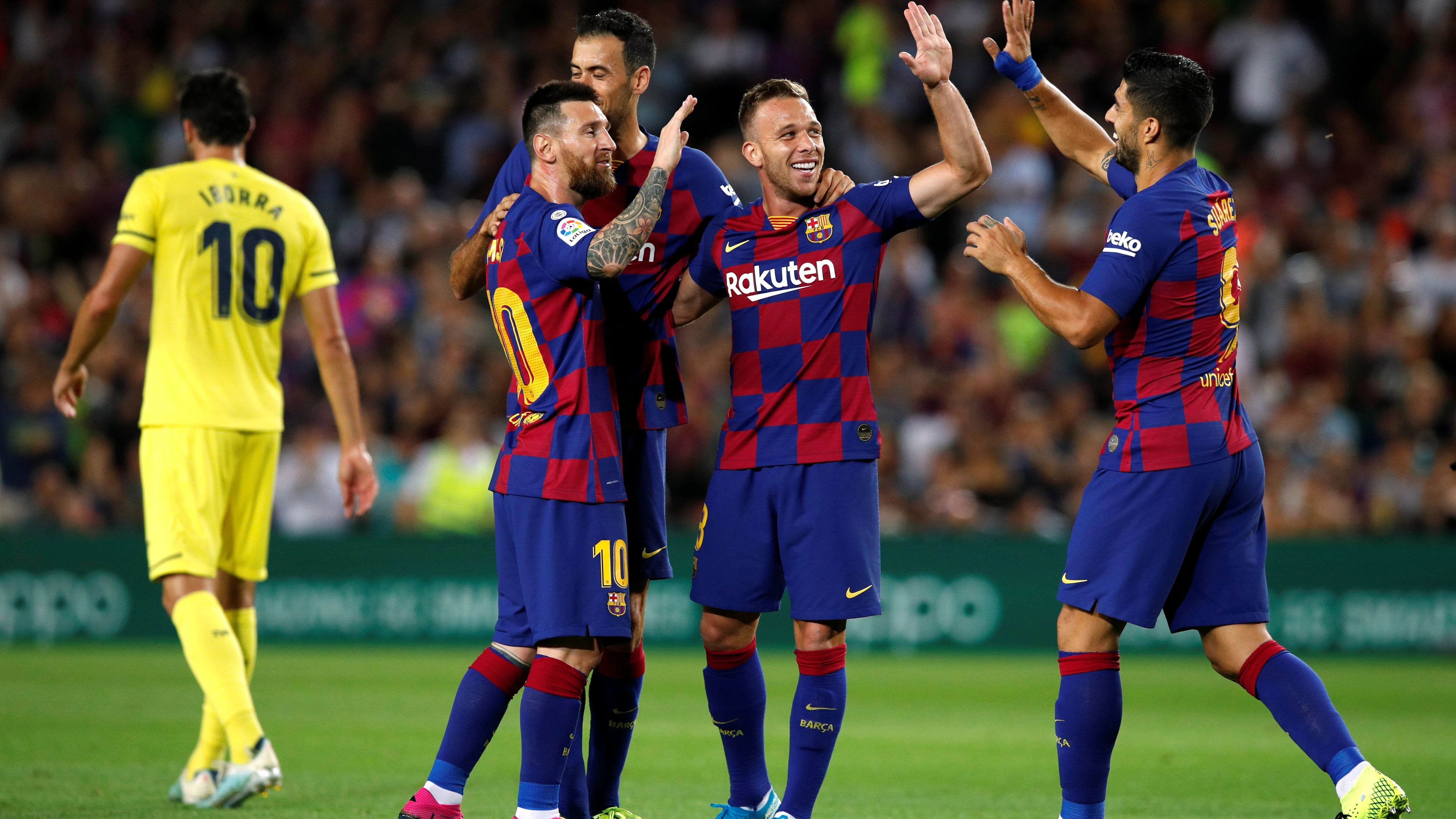 Los jugadores del Barça celebran el gol de Arthur contra el Villarreal