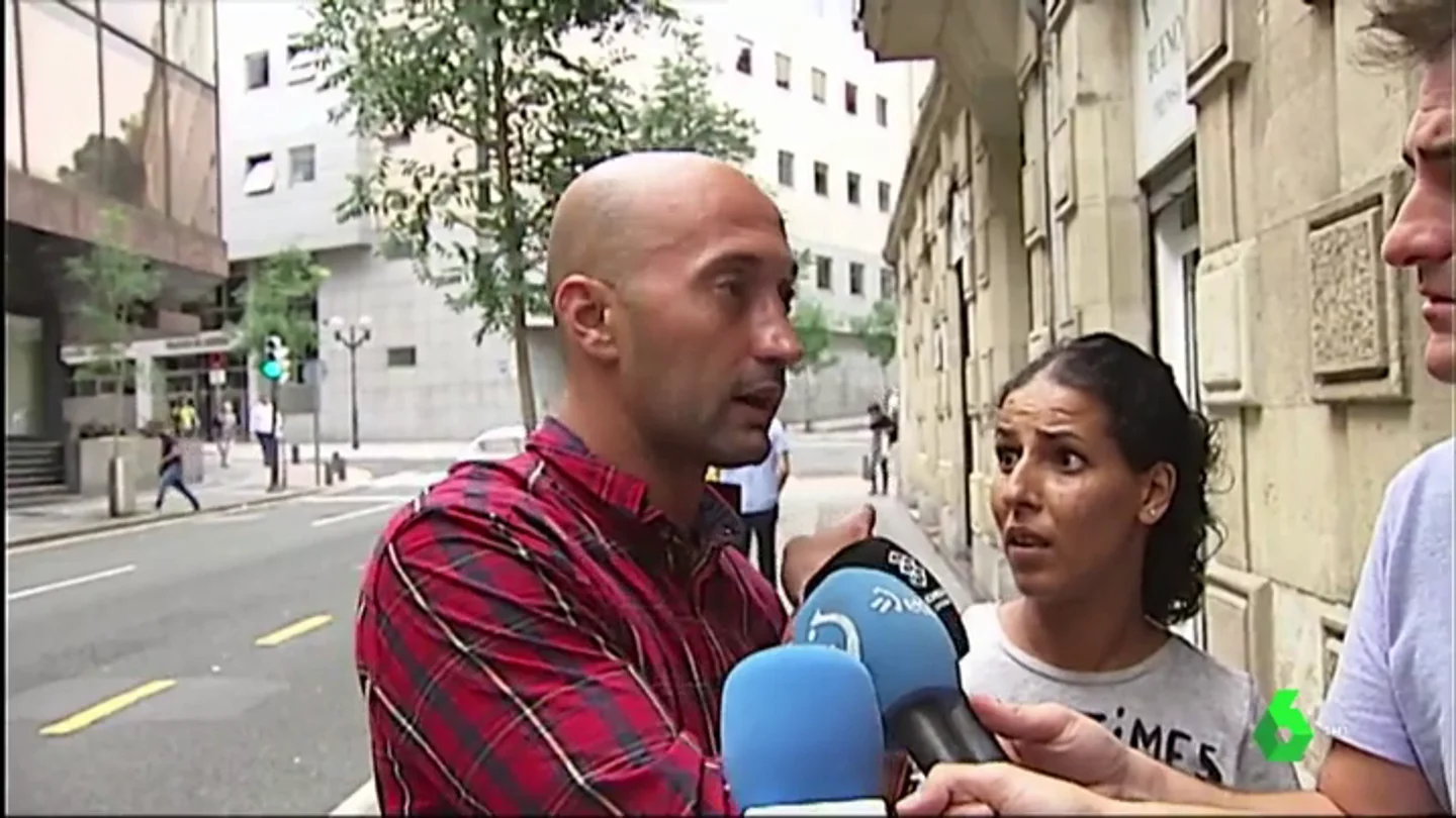 Habla uno de los investigados por la violación múltiple de Bilbao: "La chica sólo ha señalado a dos chicos, a mí no me conoce" Habla uno de los investigados por la violación múltiple de Bilbao: "La chica sólo ha señalado a dos chicos, a mí no me conoce"
