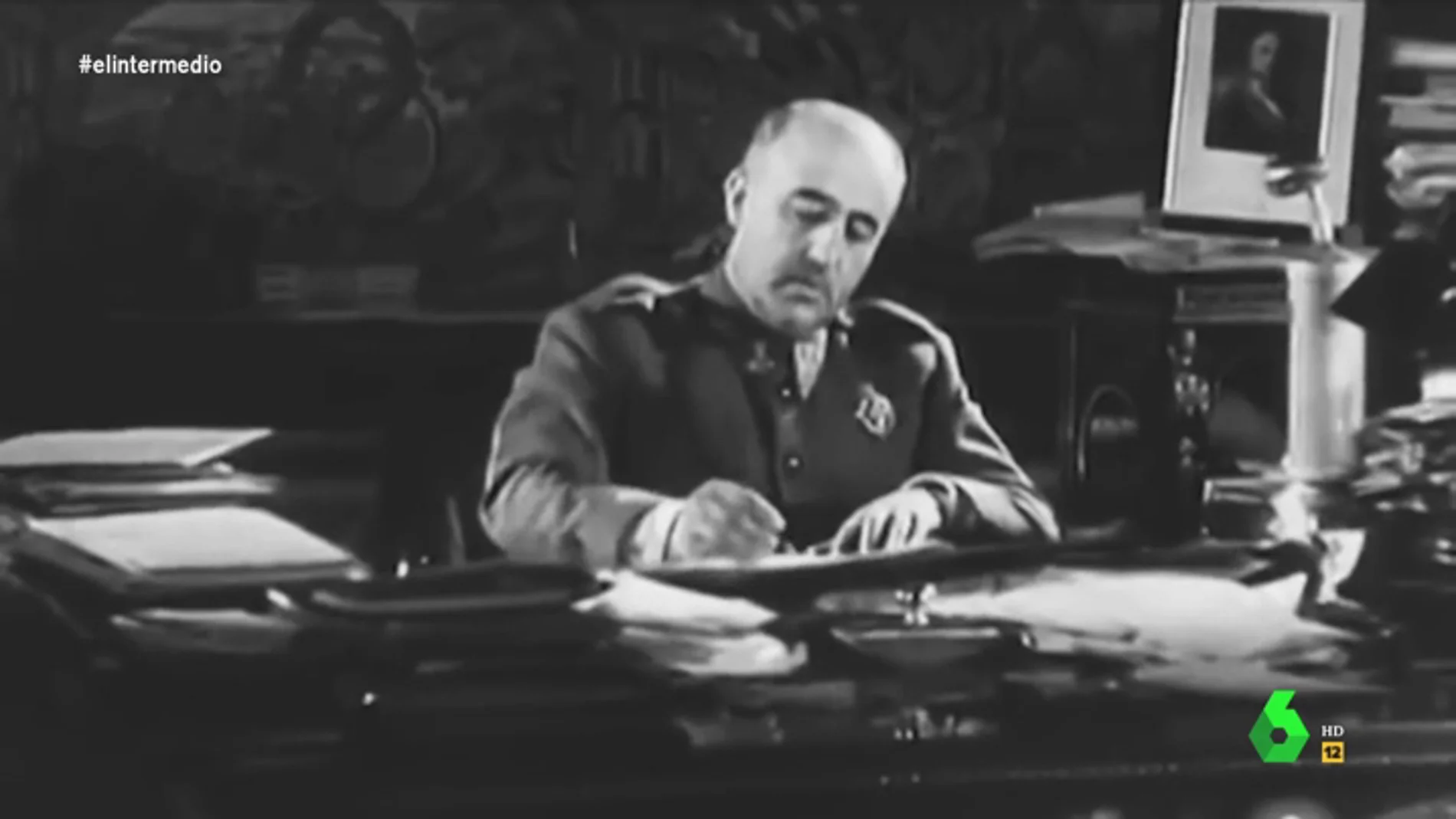 La 'carta' de Franco tras conocer el aval a su exhumación: "Me tienen los rojos hasta el huevo"