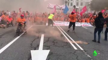 Cientos de trabajadores marchan contra el cierre de Vesuvius