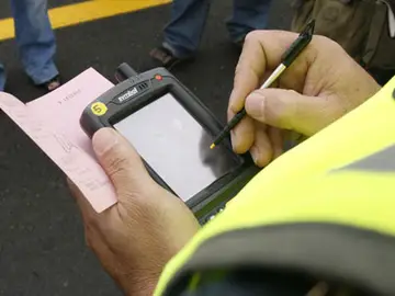 Multas de tráfico El Ayuntamiento de Granada pretende cobrar más de un millón de euros en concepto de infracciones de tráfico