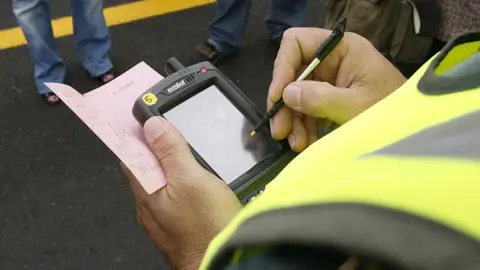 Multas de tráfico  El Ayuntamiento de Granada pretende cobrar más de un millón de euros en concepto de infracciones de tráfico
