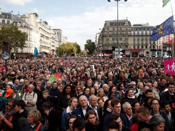 Imagen de la manifestación en contra de la reproducción asistida de solteras y lesbianas en Francia Imagen de la manifestación en contra de la reproducción asistida de solteras y lesbianas en Francia