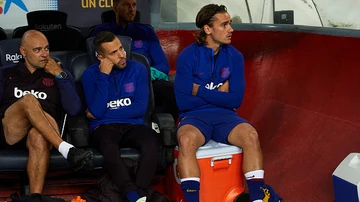 Griezmann, en el banquillo del Barça