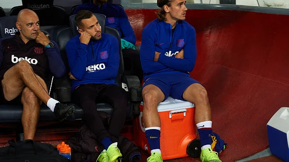 Griezmann, en el banquillo del Barça