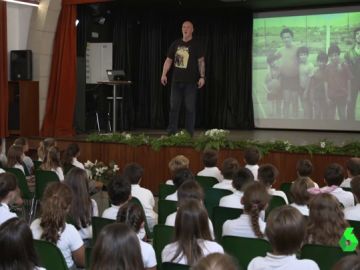 Iñaki Zubizarreta conciencia sobre el bullying contando su historia: "Me reventaron la cabeza a patadas y pasé dos días en la UVI" Iñaki Zubizarreta conciencia sobre el bullying contando su historia: "Me reventaron la cabeza a patadas y pasé dos días en la UVI"
