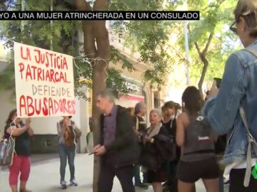 La historia de María: atrincherada en el Consulado de Uruguay para no entregar a su hija al padre La historia de María: atrincherada en el Consulado de Uruguay para no entregar a su hija al padre