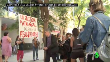 La historia de María: atrincherada en el Consulado de Uruguay para no entregar a su hija al padre