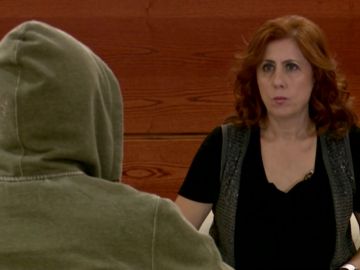 Habla la primera víctima de la banda de las citas que enterró vivo a un hombre: "Me pusieron un cuchillo en el cuello" Habla la primera víctima de la banda de las citas que enterró vivo a un hombre: "Me pusieron un cuchillo en el cuello"