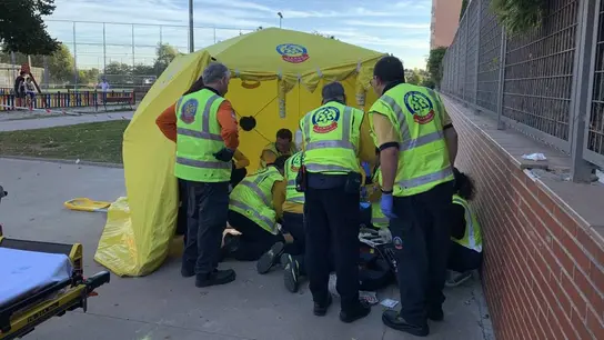 Emergencias atiende a la víctima en Carabanchel Emergencias atiende a la víctima en Carabanchel