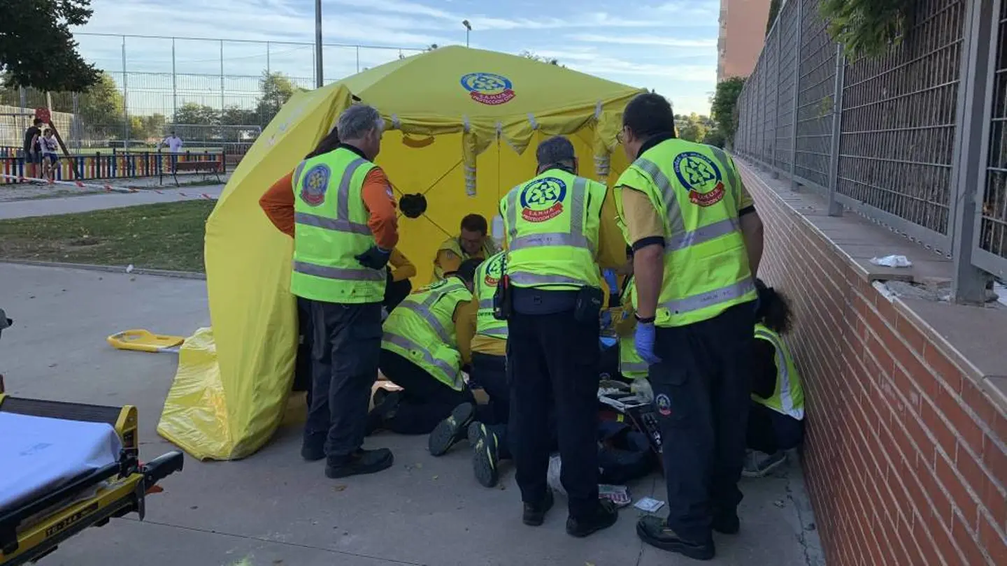 Emergencias atiende a la víctima en Carabanchel Emergencias atiende a la víctima en Carabanchel