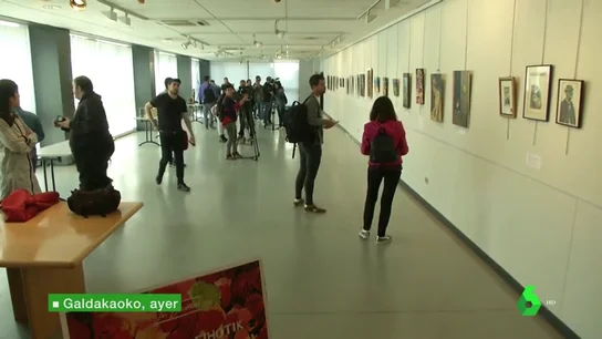 Polémica exposición del etarra Joan Bienzobas que indigna a COVITE y al Gobierno vasco Polémica exposición del etarra Joan Bienzobas que indigna a COVITE y al Gobierno vasco