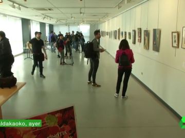 Polémica exposición del etarra Joan Bienzobas que indigna a COVITE y al Gobierno vasco Polémica exposición del etarra Joan Bienzobas que indigna a COVITE y al Gobierno vasco