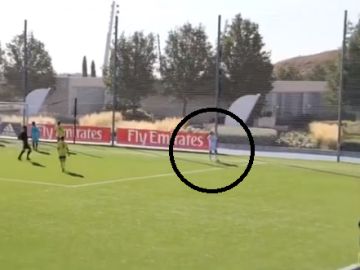 El hijo de José Antonio Reyes celebra su primer gol con la camiseta del Real Madrid El hijo de José Antonio Reyes celebra su primer gol con la camiseta del Real Madrid