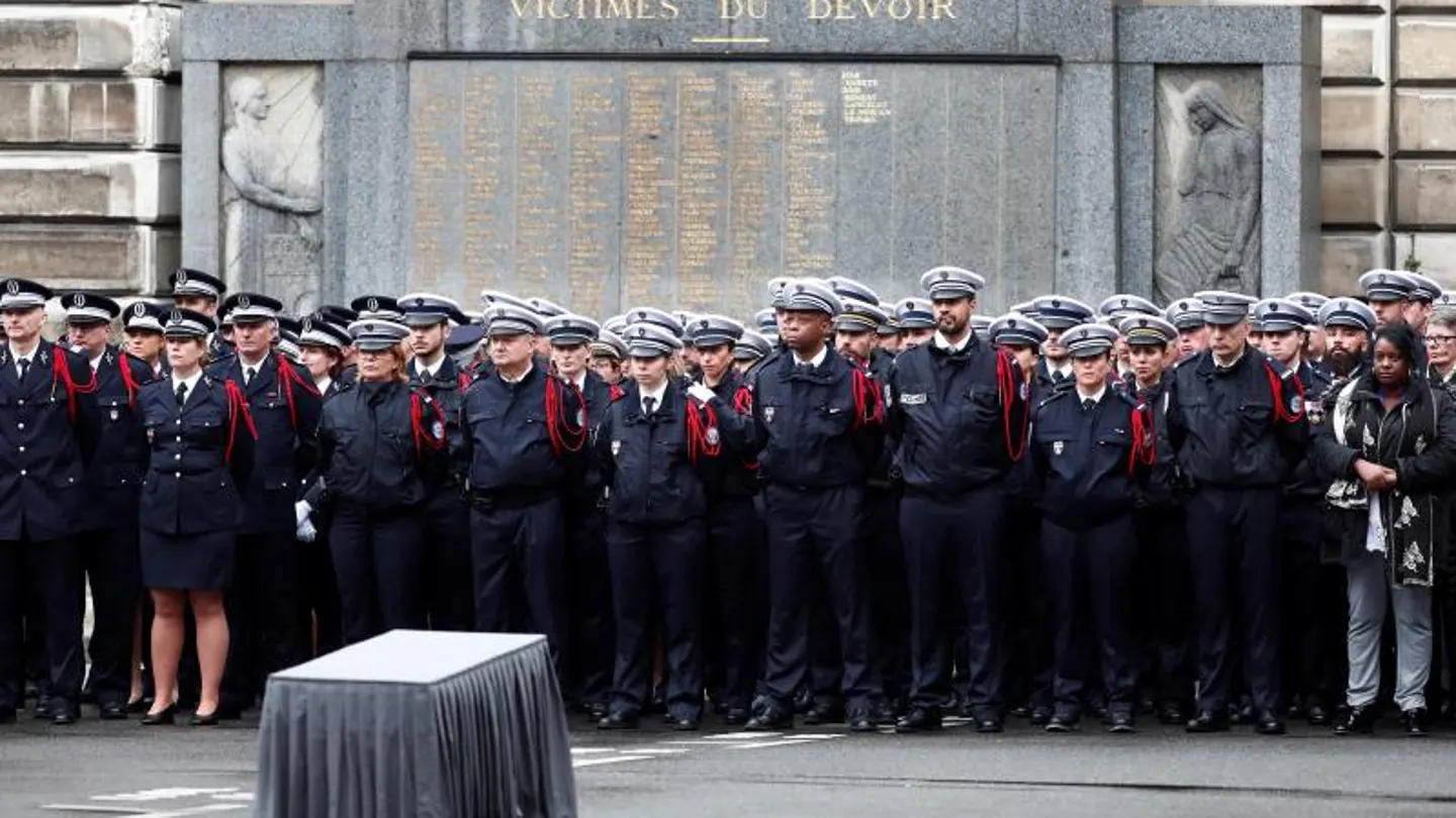 Homenaje a los policías asesinados en París Homenaje a los policías asesinados en París