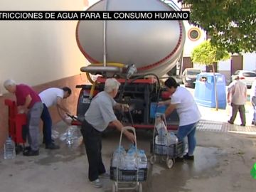 Así es el día a día en el pueblo malagueño sin agua potable por el exceso de sal Así es el día a día en el pueblo malagueño sin agua potable por el exceso de sal