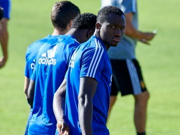 Raphael Dwamena, durante un entrenamiento del Zaragoza Raphael Dwamena, durante un entrenamiento del Zaragoza
