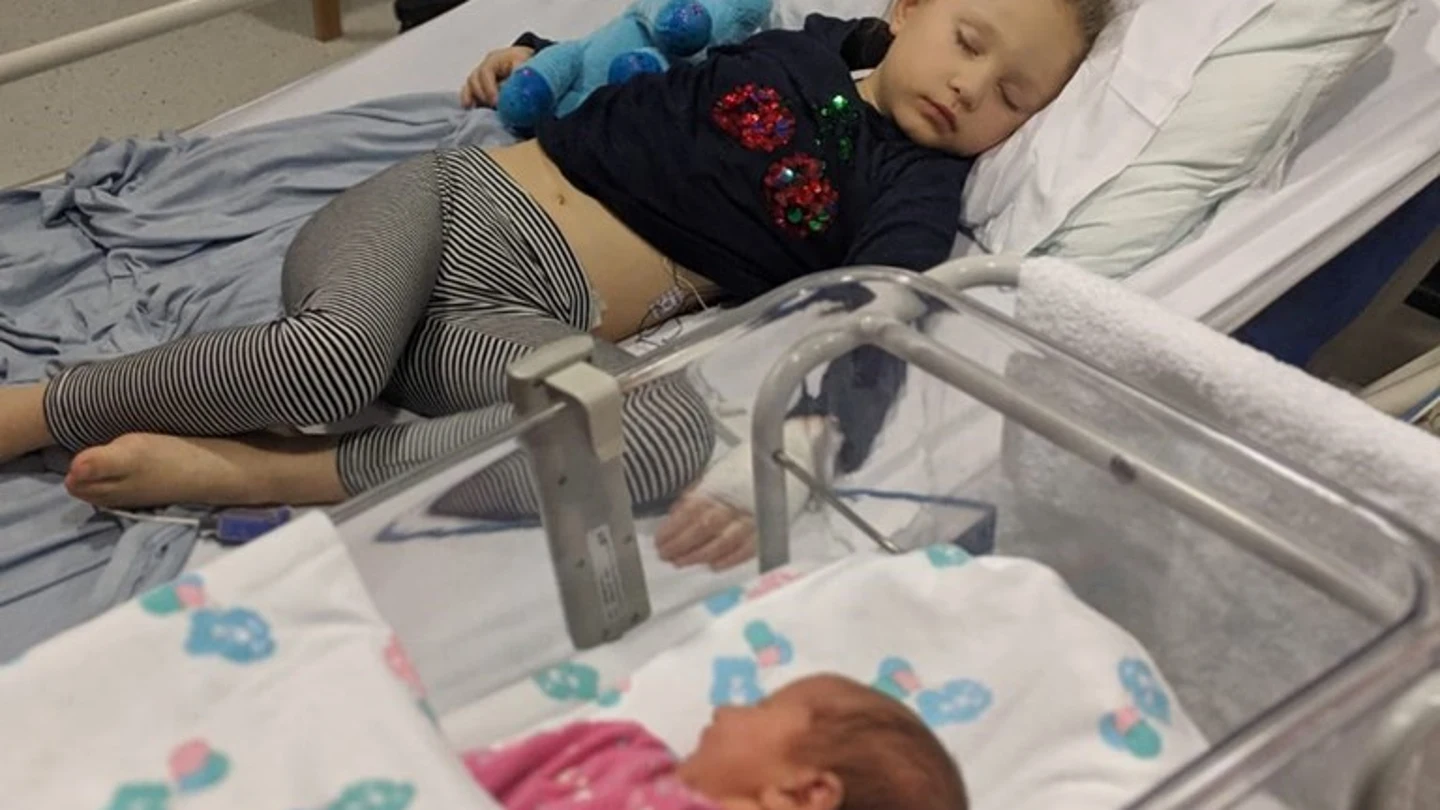 La última foto de las hermanas antes de la muerte de la mayor La última foto de las hermanas antes de la muerte de la mayor