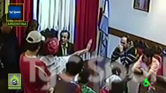 "Tenía la camisa empapada": el impactante chantaje de los barras bravas al expresidente de Independiente "Tenía la camisa empapada": el impactante chantaje de los barras bravas al expresidente de Independiente