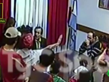 "Tenía la camisa empapada": el impactante chantaje de los barras bravas al expresidente de Independiente "Tenía la camisa empapada": el impactante chantaje de los barras bravas al expresidente de Independiente