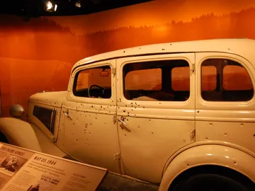 Coche de Bonny and Cliye Coche de Bonny and Cliye