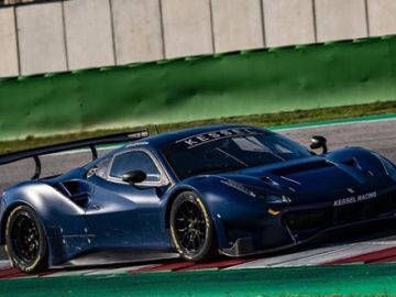 Valentino Rossi, dentro del Ferrari 488GT3 en el circuito de Misano. Valentino Rossi, dentro del Ferrari 488GT3 en el circuito de Misano.
