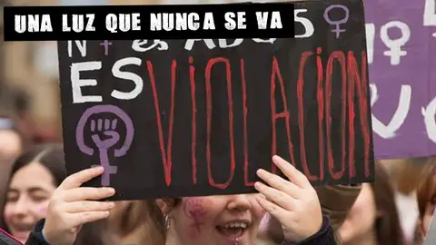 Pancarta "No es abuso es violación" Pancarta "No es abuso es violación"