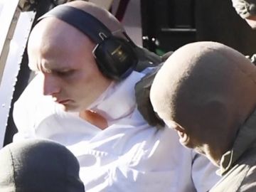 El autor del atentado neonazi en Alemania, trasladado en helicóptero para comparecer ante un tribunal El autor del atentado neonazi en Alemania, trasladado en helicóptero para comparecer ante un tribunal