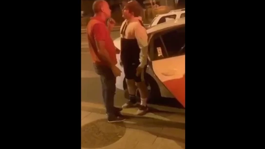 Instantes previos a la agresión del taxista Instantes previos a la agresión del taxista