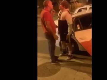 Instantes previos a la agresión del taxista Instantes previos a la agresión del taxista