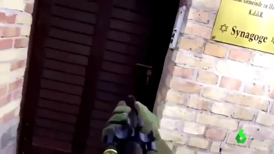 El neonazi que mató a dos personas en una sinagoga en Alemania grabó el ataque en directo El neonazi que mató a dos personas en una sinagoga en Alemania grabó el ataque en directo