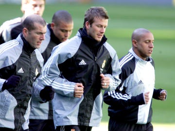 Zidane, Ronaldo, Beckham y Roberto Carlos, durante la etapa del Real Madrid de los 'Galácticos' Zidane, Ronaldo, Beckham y Roberto Carlos, durante la etapa del Real Madrid de los 'Galácticos'