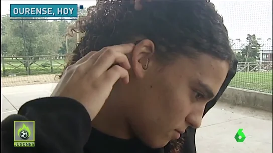 Obligan a una jugadora de fútbol sala a quitarse el audífono en un partido: "Si no lo llevo, juego con miedo" Obligan a una jugadora de fútbol sala a quitarse el audífono en un partido: "Si no lo llevo, juego con miedo"