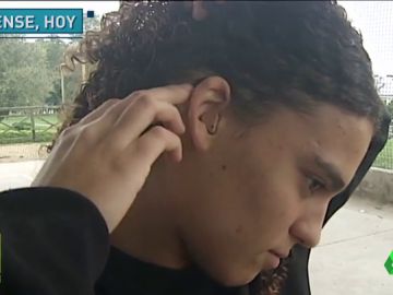 Obligan a una jugadora de fútbol sala a quitarse el audífono en un partido: "Si no lo llevo, juego con miedo" Obligan a una jugadora de fútbol sala a quitarse el audífono en un partido: "Si no lo llevo, juego con miedo"