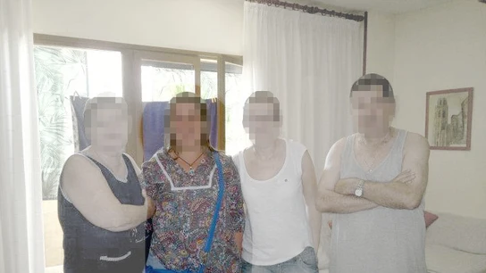 La madre del niño asesinado (la segunda por la izquirda) La madre del niño asesinado (la segunda por la izquirda)