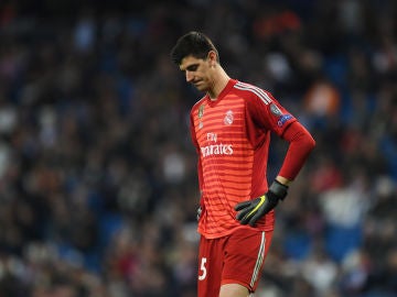 Courtois, cabizbajo en un partido del Real Madrid Courtois, cabizbajo en un partido del Real Madrid