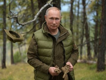 Vladimir Putin, andando por el bosque Vladimir Putin, andando por el bosque